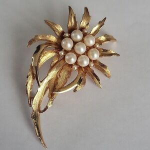 Vintage Keyes Gold and Pearl Brooch